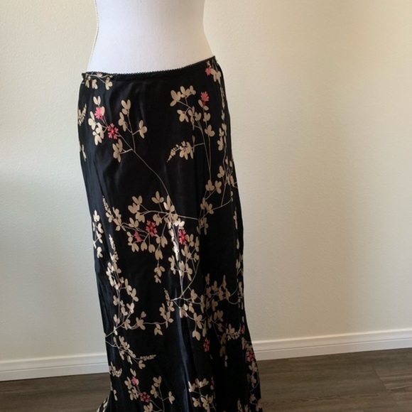 Skirt - Picture 1 of 7